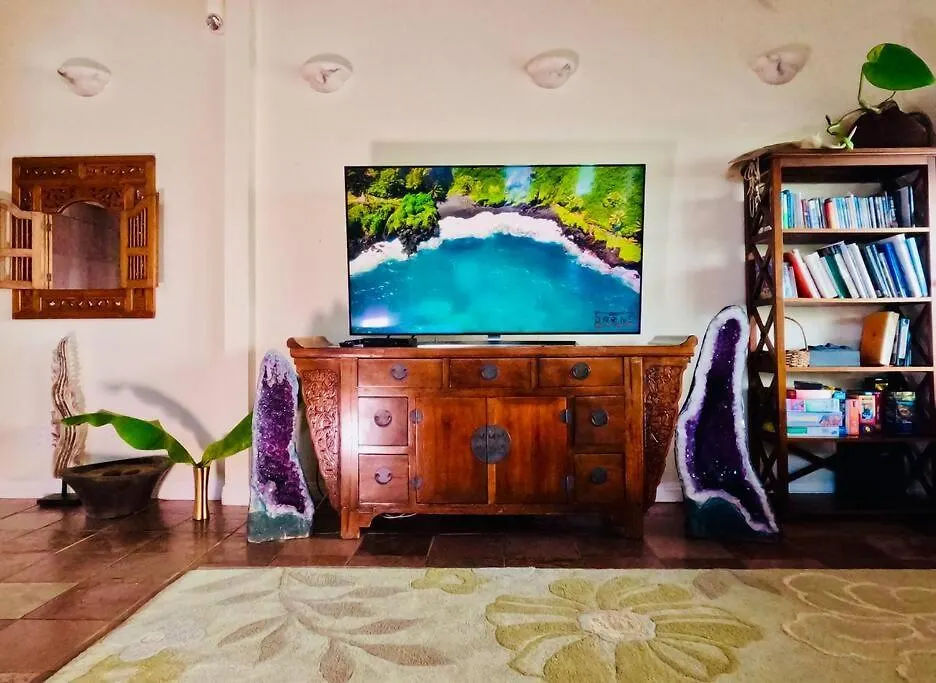 Private Waterfalls , Massive Big Island Estate, Ocean Views , Unbelievable Location Villa Hakalau 0*,