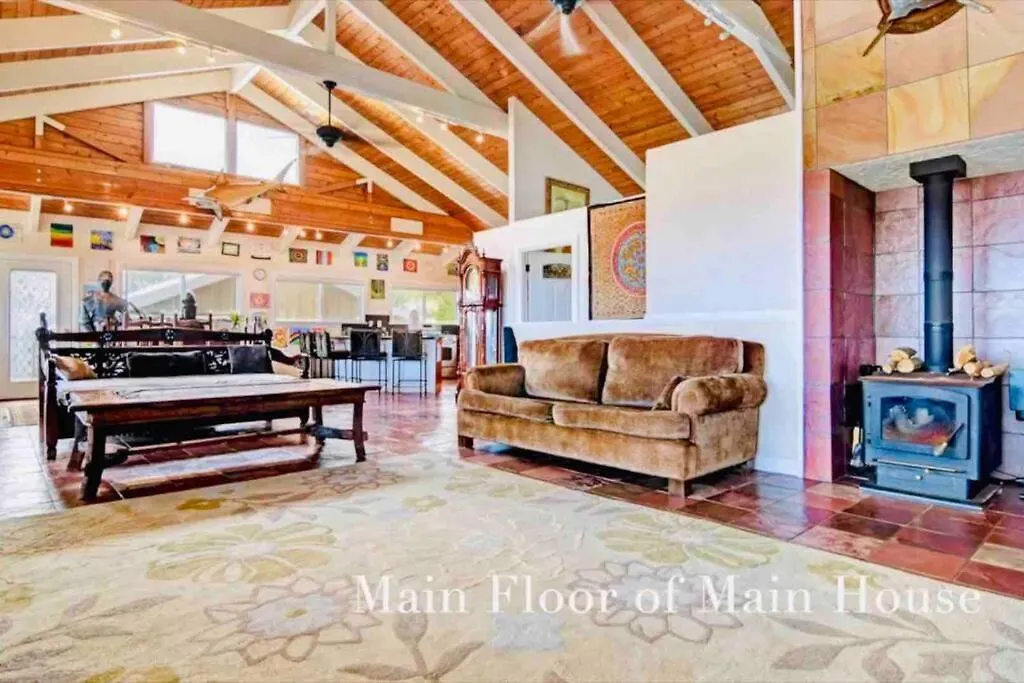 Private Waterfalls , Massive Big Island Estate, Ocean Views , Unbelievable Location Villa Hakalau