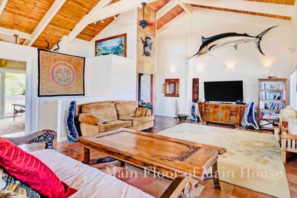 Private Waterfalls , Massive Big Island Estate, Ocean Views , Unbelievable Location Villa Hakalau 0*,