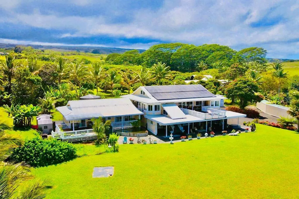 Holiday home Private Waterfalls , Massive Big Island Estate, Ocean Views , Unbelievable Location Villa Hakalau